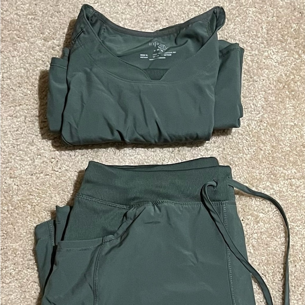 Green infinity by Cherokee scrubs
